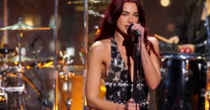 Dua Lipa rinde homenaje al folklore peruano con “Cariñito” en Lima