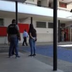 Agente del ICE mata a mujer en redada; Mineápolis exige retiro