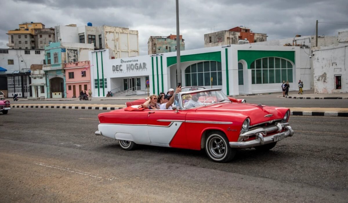 Sheinbaum condena sanciones de EE UU y respalda apoyo a Cuba