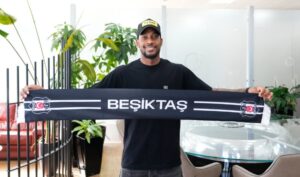 Michael Amir Murillo llega a Estambul para fichar por Besiktas