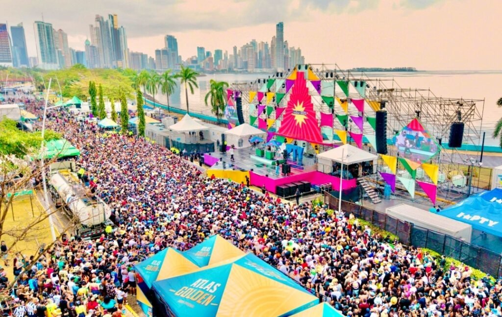 Carnaval en Cinta Costera reúne a miles con música y culecos