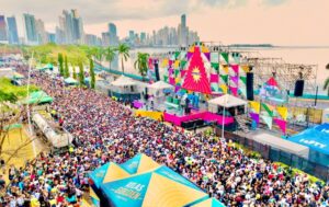 Carnaval en Cinta Costera reúne a miles con música y culecos