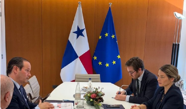 Panamá mantiene veto a empresas europeas tras lista fiscal de la UE