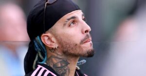 Rauw Alejandro desmiente polémica por “Rosita” y aclara su postura