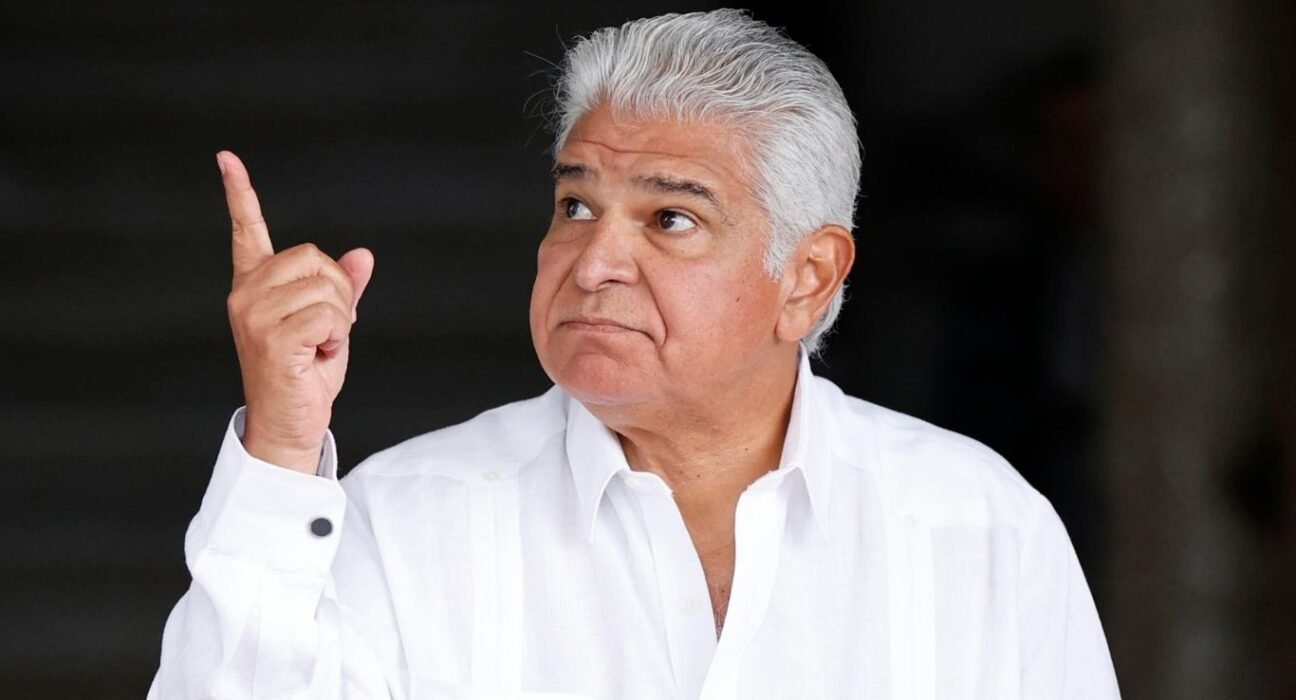 Mulino rechaza arbitraje de Panama Ports y nombra operador temporal