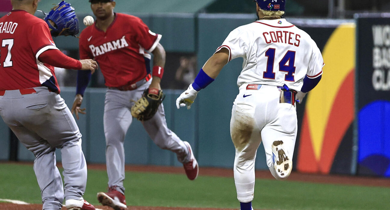 Panamá vence 4-3 a Canadá y sigue en Clásico Mundial de Béisbol