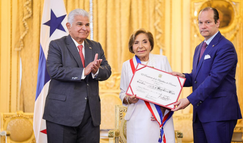 Mayín Correa recibe la Orden Belisario Porras Gran Cruz