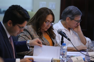 Comisión de Credenciales entrevistó a legisladores pese a veto legal