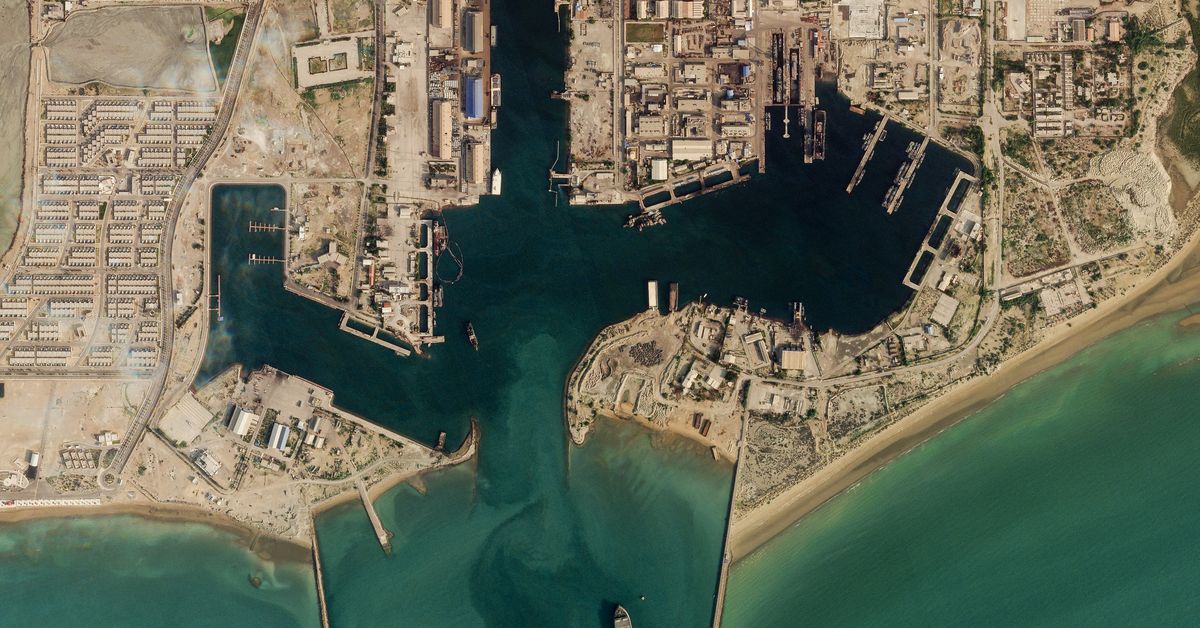 El tráfico marítimo en Ormuz sigue restringido tras la tregua