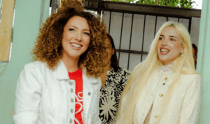 Erika Ender reconoce labor de Elena Rose con niños en Panamá