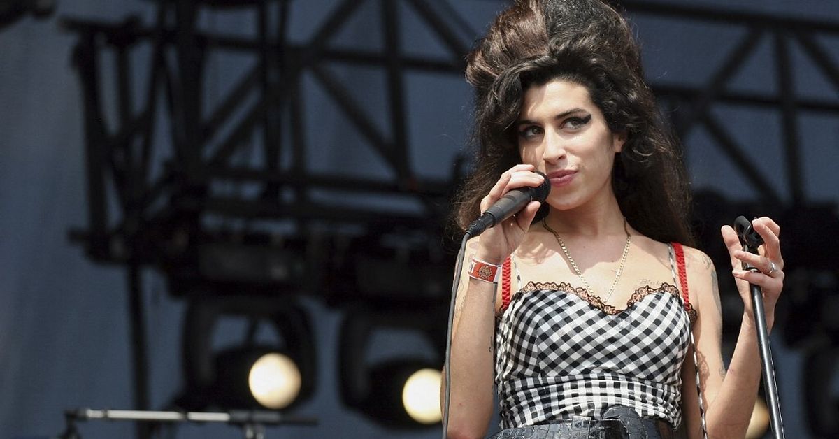 Padre de Amy Winehouse pierde demanda por objetos subastados