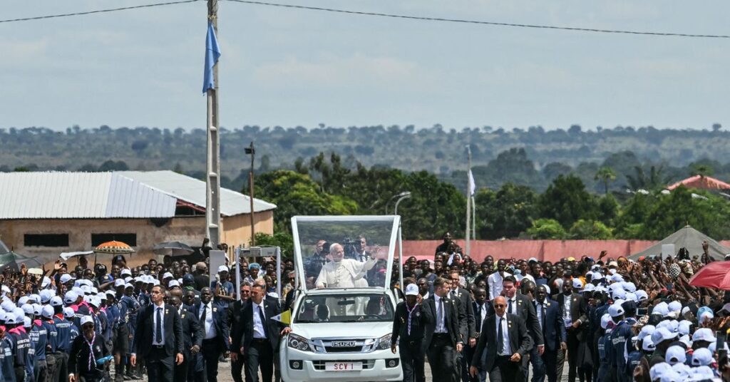 El papa León XIV condena la corrupción durante visita a Angola