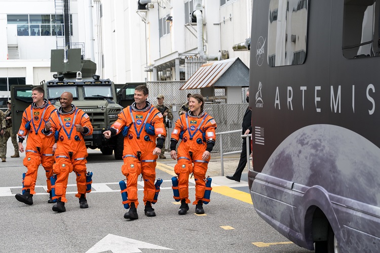 Artemis II inicia primeras maniobras en órbita rumbo a la Luna