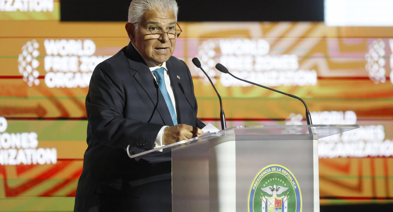 Panamá autoriza tránsito temporal de migrantes hispanohablantes