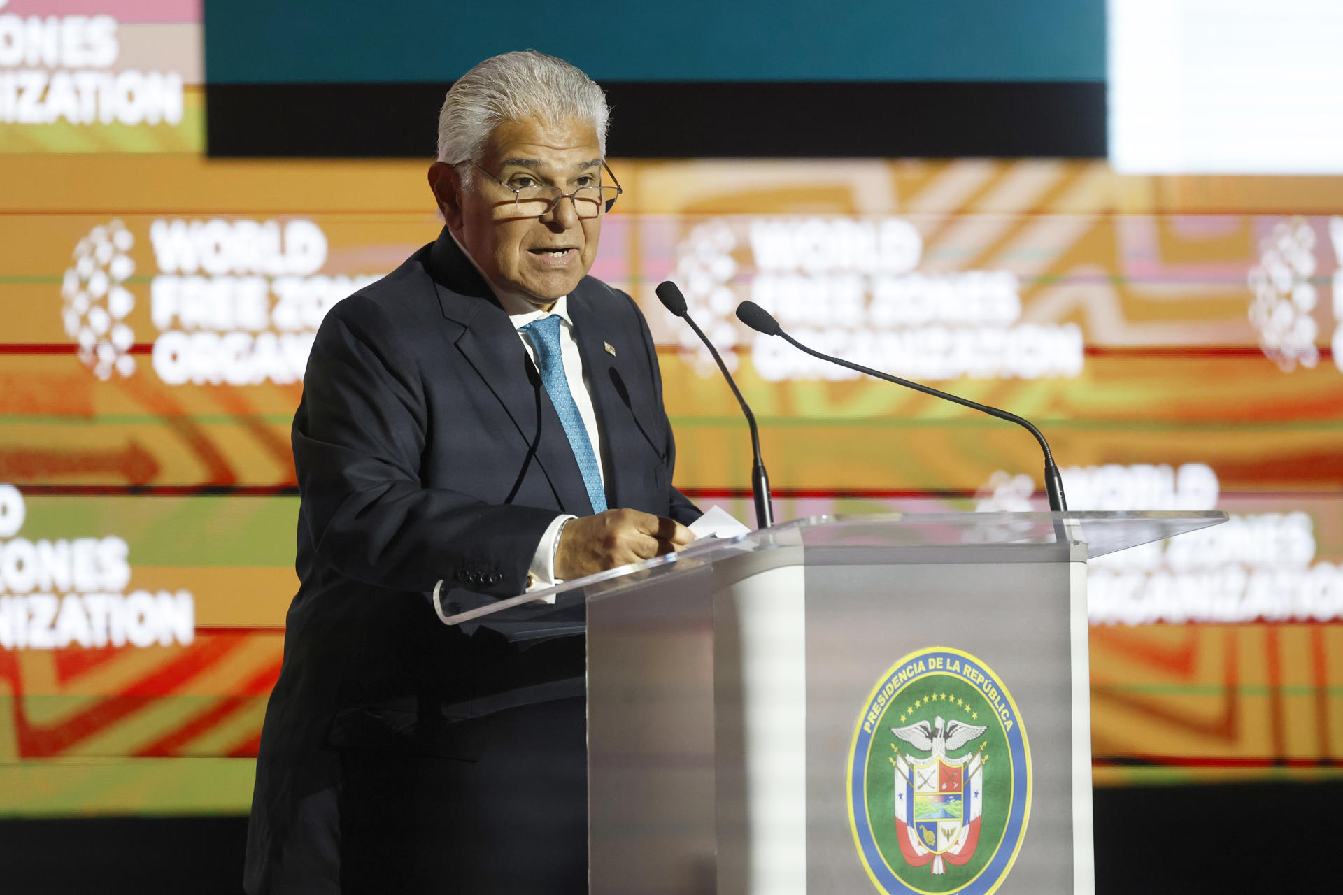 Panamá autoriza tránsito temporal de migrantes hispanohablantes