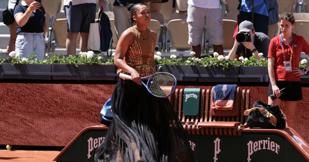 Naomi Osaka genera debate en Roland Garros por vestido dorado