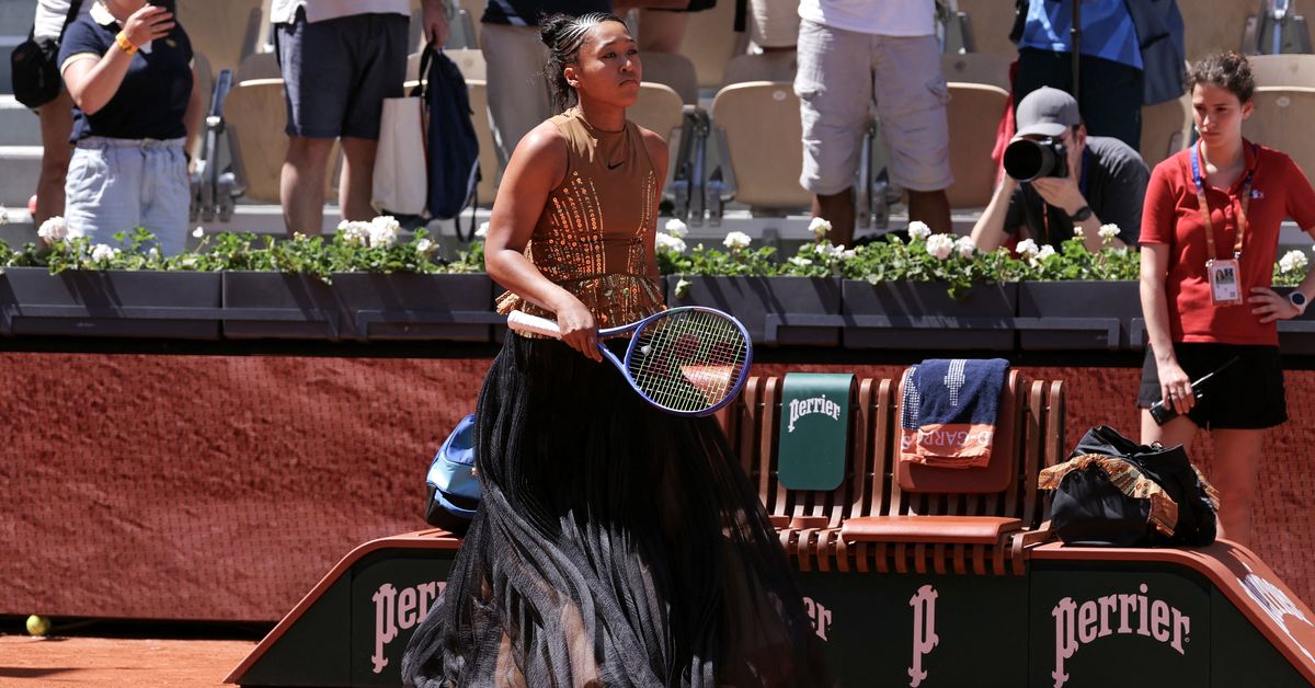 Naomi Osaka genera debate en Roland Garros por vestido dorado