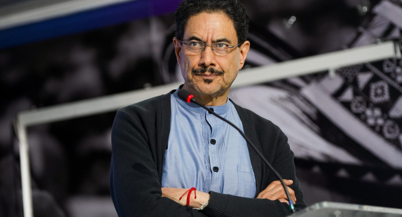 Iván Cepeda presenta certificado médico y confirma salud óptima