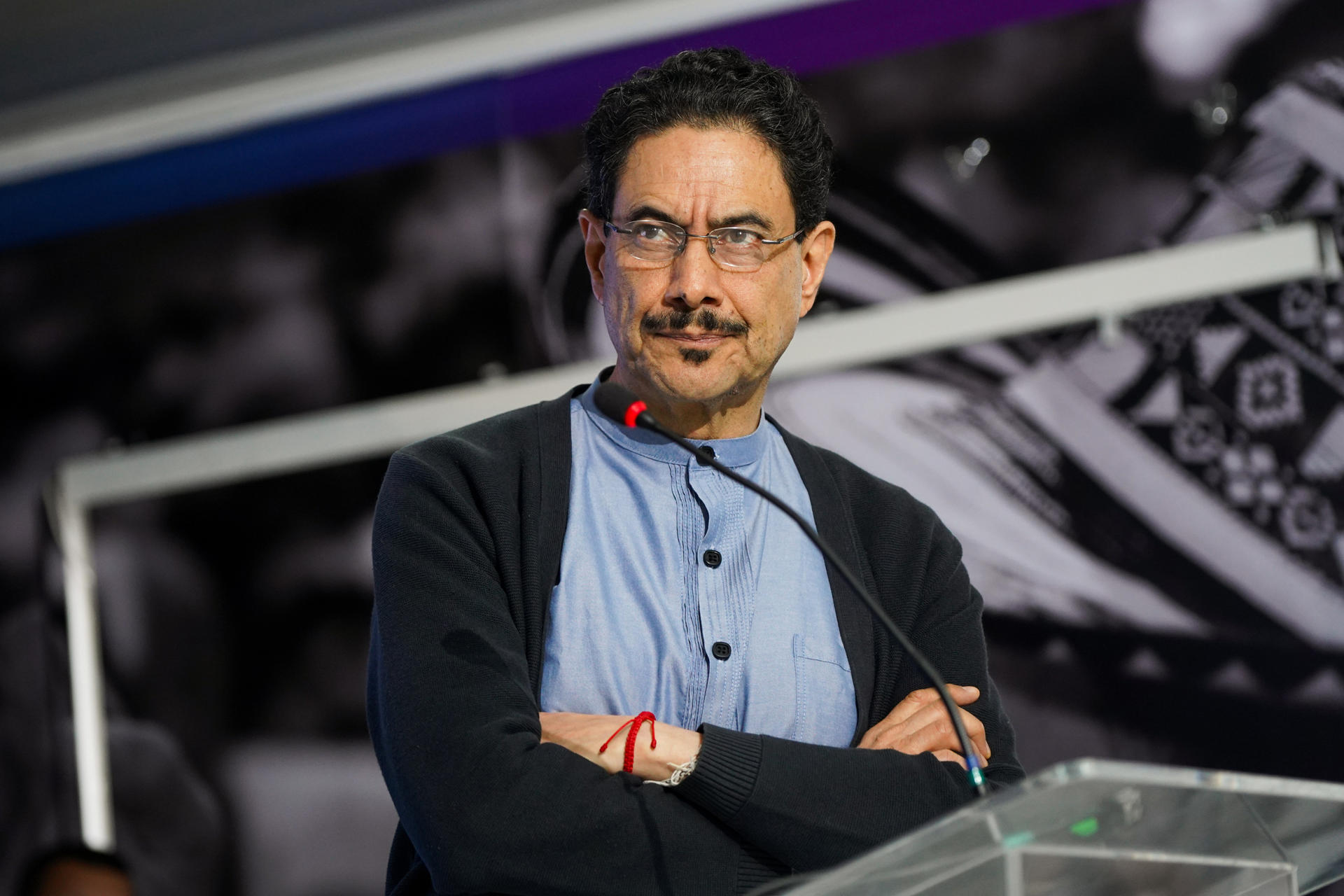 Iván Cepeda presenta certificado médico y confirma salud óptima