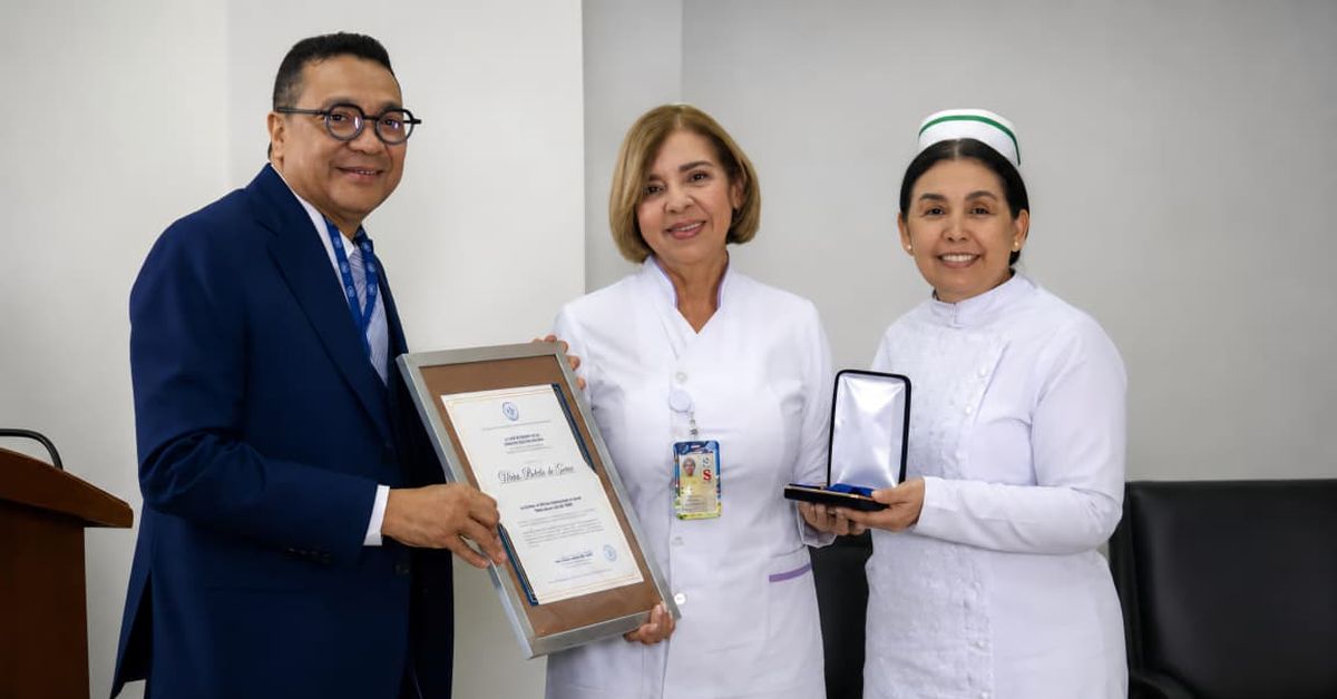 María Batista recibe el Premio a la Excelencia en Enfermería 2026
