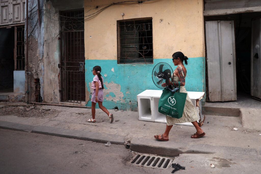 EE.UU. refuerza bloqueo y sanciones a Cuba tras seis meses