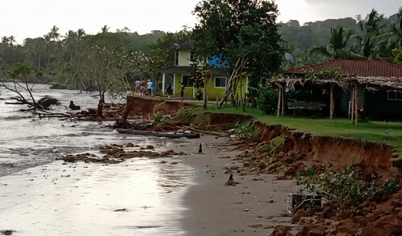 Fuertes oleajes dañan viviendas y suministro de agua en Calovébora