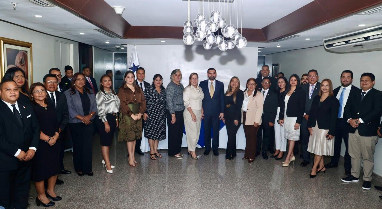 Nueva Junta de Diputados Suplentes asume en Panamá en debate salarial
