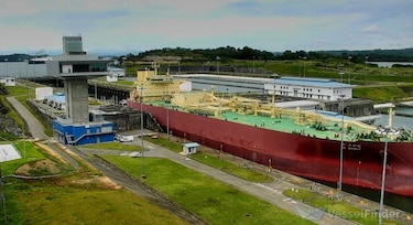 Hyundai paga tarifa récord para cruzar el Canal de Panamá