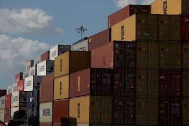 Puertos de Centroamérica movieron 15.2 millones de TEU; Panamá lidera