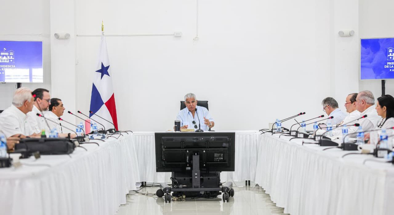 Mulino anuncia inversión en agua, salud y educación en Panamá Este