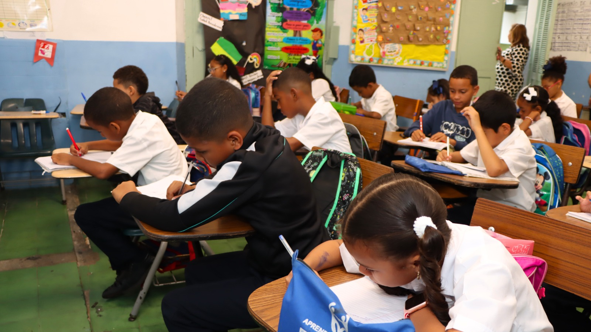 Escuelas públicas de Panamá reabrirán gradualmente tras sismo